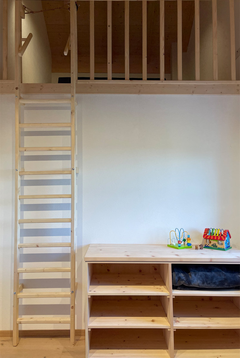 Aufgang zum indoor Spielbalkon