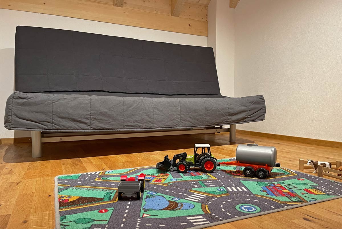 Spielbereich mit Schlafcouch