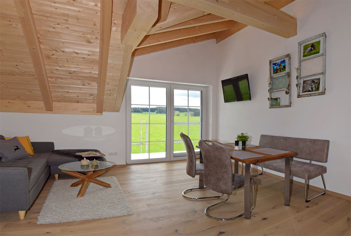 Wohnraum mit Panoramafenstern